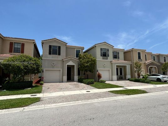 Attached, Exterior, Facade, Mediterranean