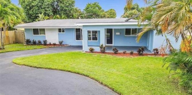 Backyard, Exterior, Facade, Ranch