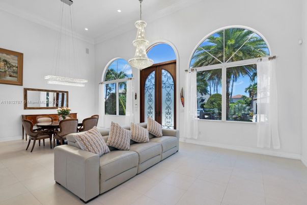 Chandelier, Dining room, Interior, Pendant Lights, Recessed Lighting