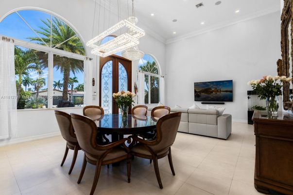 Chandelier, Dining room, Interior, Recessed Lighting