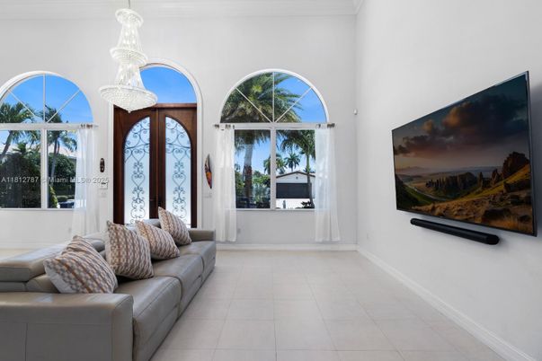 Chandelier, Interior, Living room