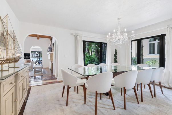 Chandelier, Dining room, Interior