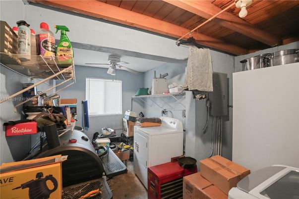 Interior, Washer, Wooden Beams, Wooden Ceilings