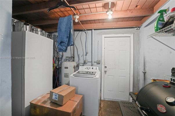 Interior, Washer, Wooden Beams, Wooden Ceilings
