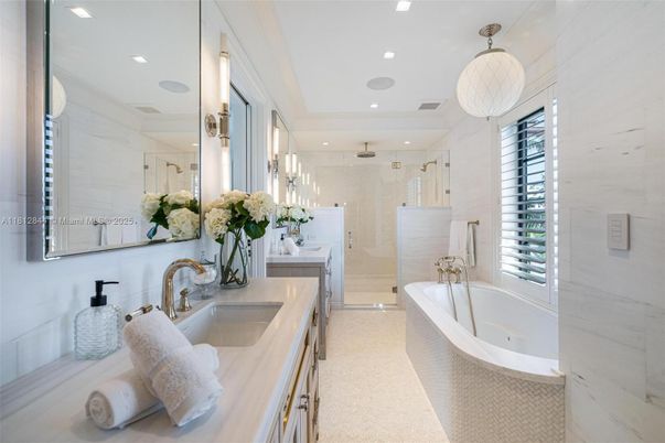Bathroom, Dual Sink Vanities, Interior, Recessed Lighting