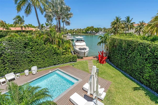 Exterior, Pool, Water