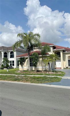 Exterior, Facade, Mediterranean