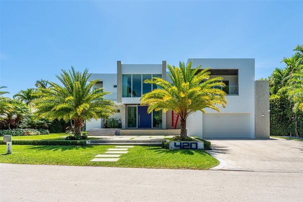 Attached, Exterior, Facade, Modern