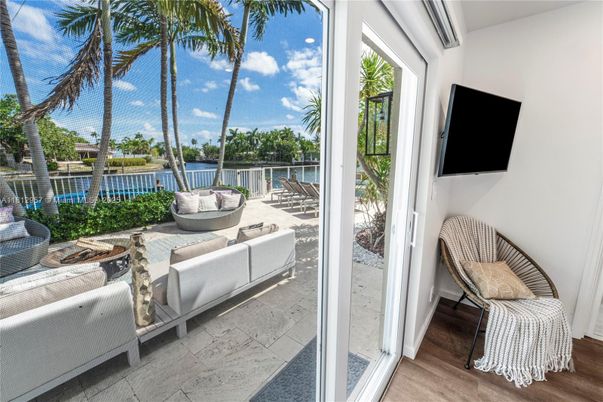 Interior, Sun Room, Water