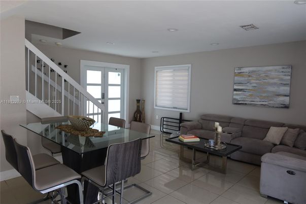 Dining room, Interior, Living room, Recessed Lighting