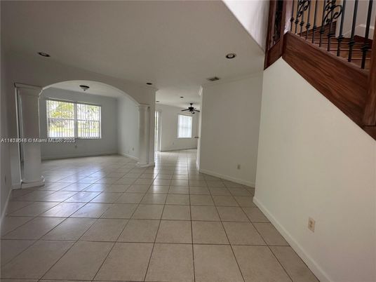 Empty room, Interior, Recessed Lighting