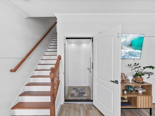 Interior, Recessed Lighting, Wood Texture Flooring