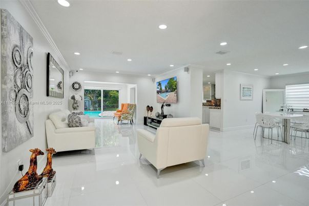 Dining room, Interior, Living room, Recessed Lighting