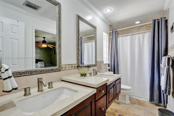 Bathroom, Dual Sink Vanities, Interior, Recessed Lighting