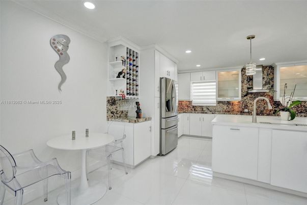 Interior, Kitchen, Pendant Lights, Recessed Lighting, Washer