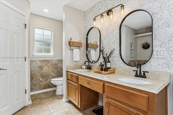 Bathroom, Dual Sink Vanities, Interior, Recessed Lighting