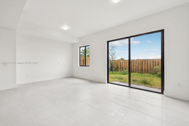 Empty room, Interior