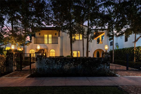 Exterior, Facade, Spanish Mediterranean