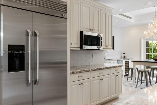 Chandelier, Interior, Kitchen, Recessed Lighting, Stainless Steel Appliances