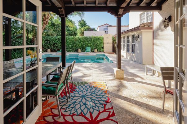 Exterior, Pool