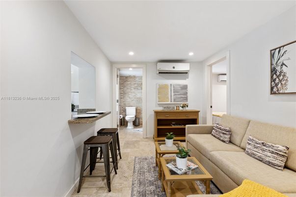 Bathroom, Interior, Living room, Recessed Lighting