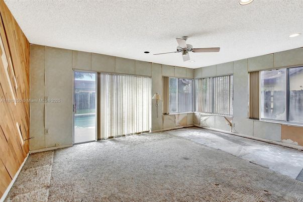 Empty room, Interior, Recessed Lighting