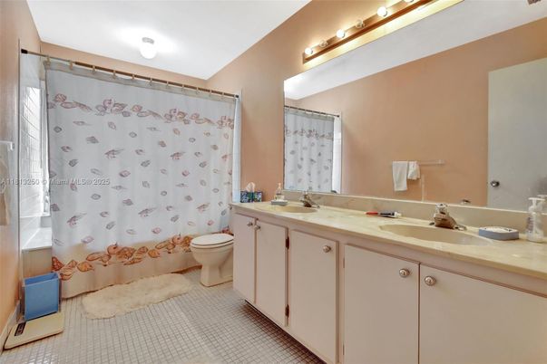 Bathroom, Dual Sink Vanities, Interior