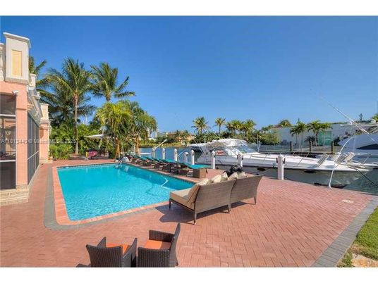 Exterior, Pool, Water