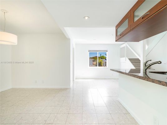 Empty room, Interior, Pendant Lights, Recessed Lighting