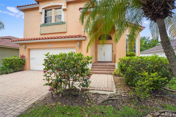 Attached, Exterior, Facade, Spanish Mediterranean