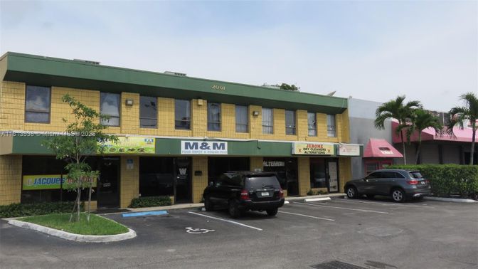 Exterior, Facade, Condo Building