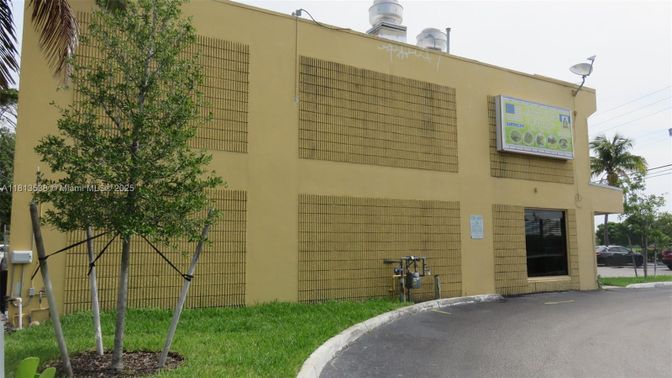 Exterior, Facade, None