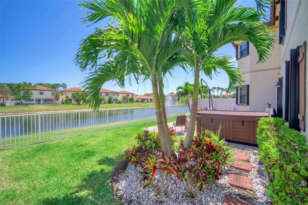 Exterior, Hot Tub, Water