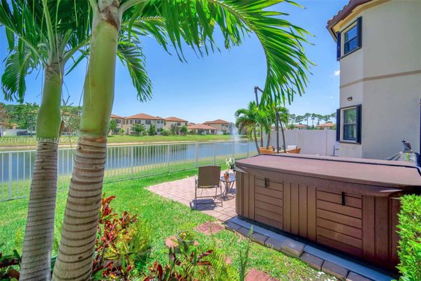 Exterior, Hot Tub, Water