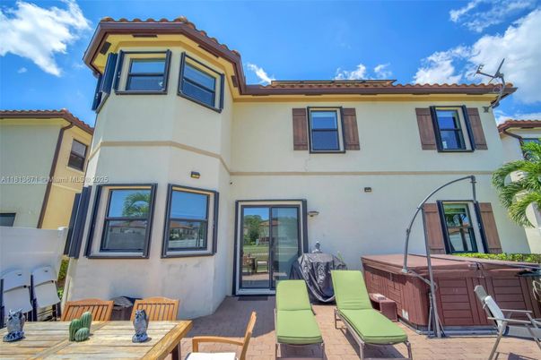 Exterior, Hot Tub
