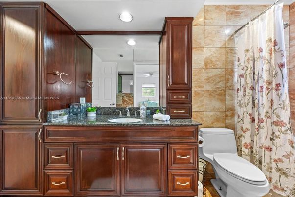 Bathroom, Interior, Recessed Lighting