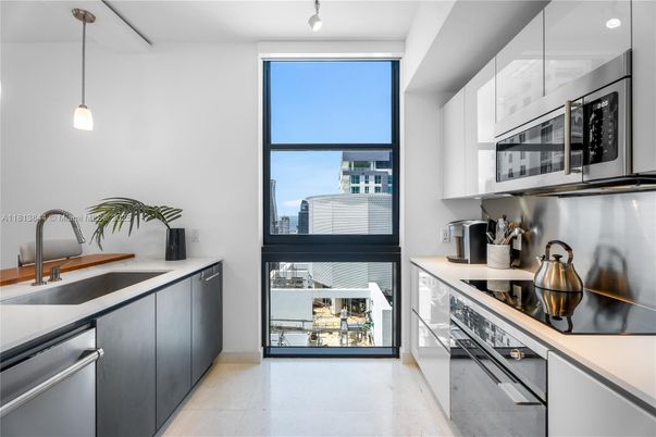 Interior, Kitchen, Pendant Lights, Stainless Steel Appliances