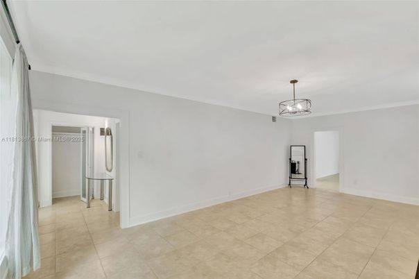 Empty room, Interior, Pendant Lights