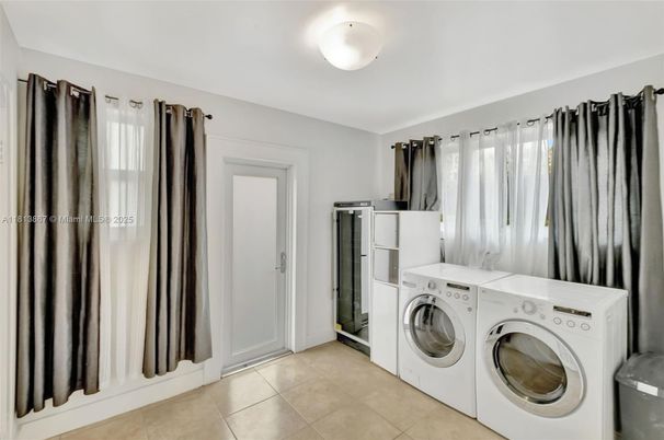 Interior, Washer