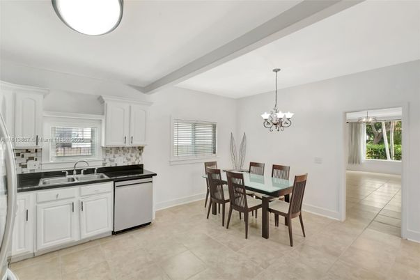 Chandelier, Dining room, Interior, Kitchen