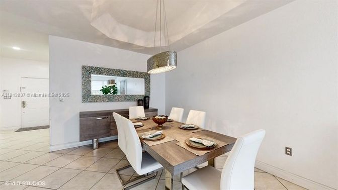 Dining room, Interior, Pendant Lights, Recessed Lighting