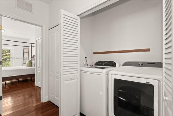 Interior, Utility Closets, Washer, Wood Texture Flooring