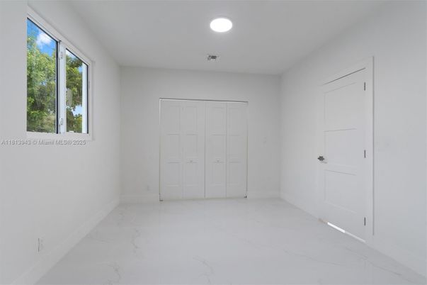 Empty room, Interior, Marble, Recessed Lighting