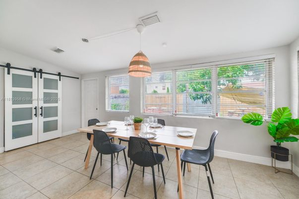 Dining room, Interior, Pendant Lights