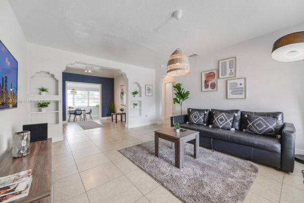 Dining room, Interior, Living room, Pendant Lights