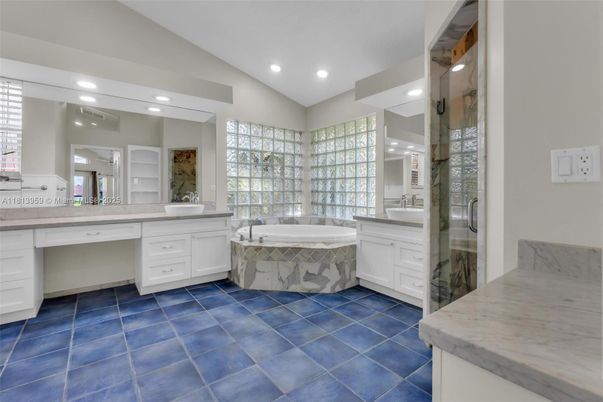 Bathroom, Dual Sink Vanities, Interior, Recessed Lighting