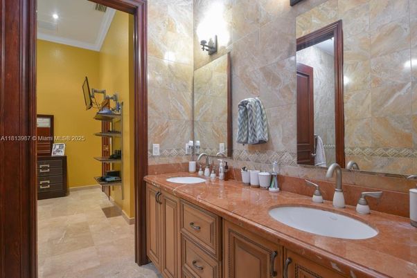 Bathroom, Dual Sink Vanities, Interior, Recessed Lighting
