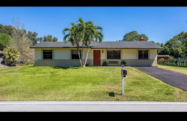 Backyard, Exterior, Facade, Ranch