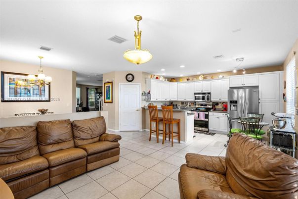 Dining room, Interior, Kitchen, Living room, Pendant Lights, Recessed Lighting, Stainless Steel Appliances