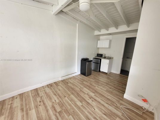 Interior, Washer, Wood Texture Flooring